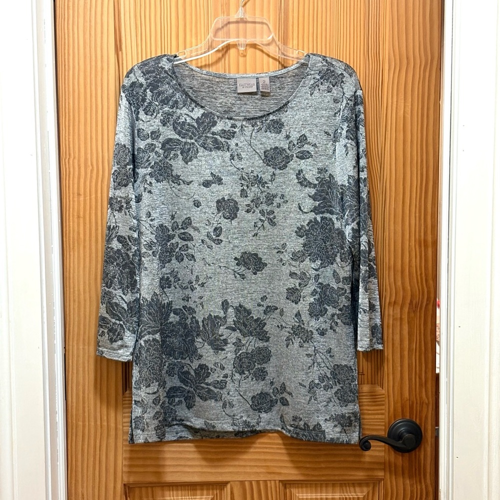 Chico's Easywear Women’s Gray Floral Metallic 3/4 Sleeve Top Sz 2 (L)